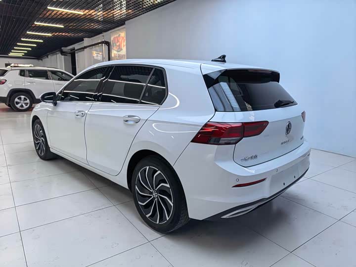 Фото 4 - Volkswagen Golf