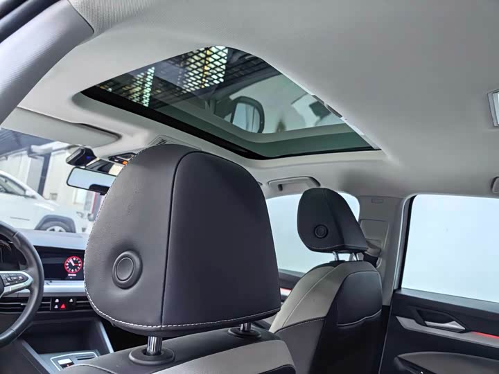 Фото 8 - Volkswagen Golf