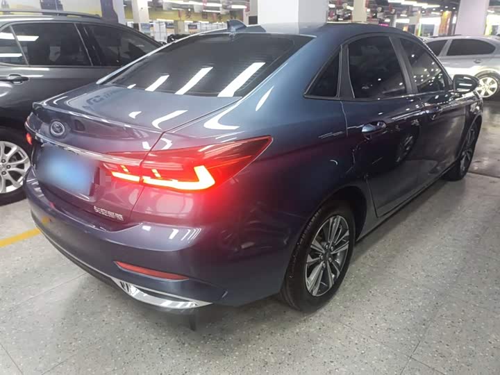 Фото 7 - Ford Escort