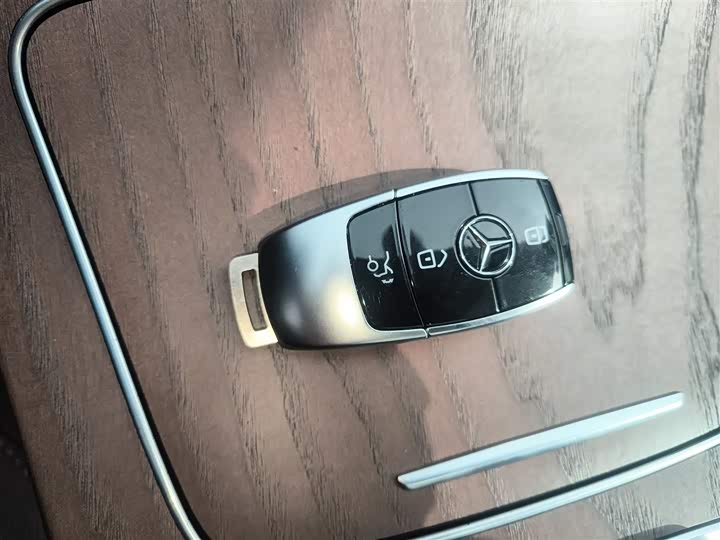 Фото 9 - Mercedes-Benz E-Class