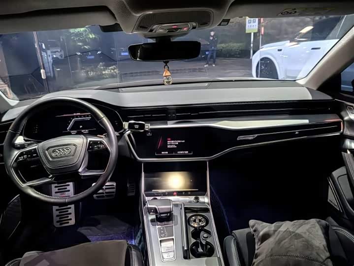 Фото 6 - Audi A7L