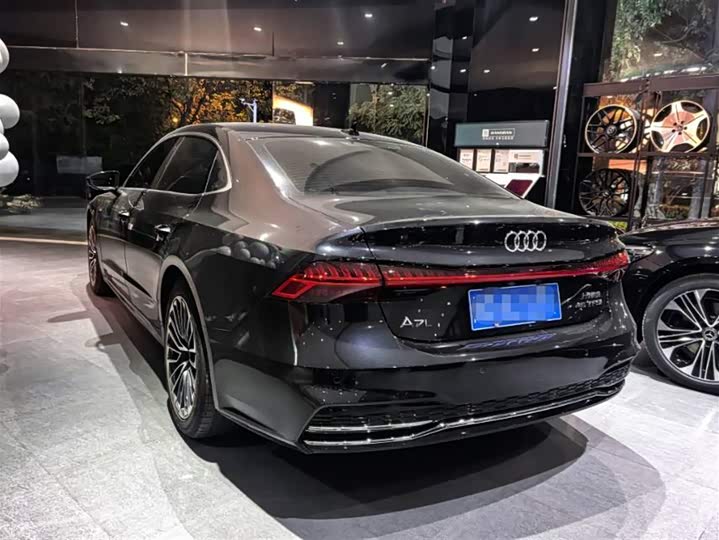 Фото 7 - Audi A7L