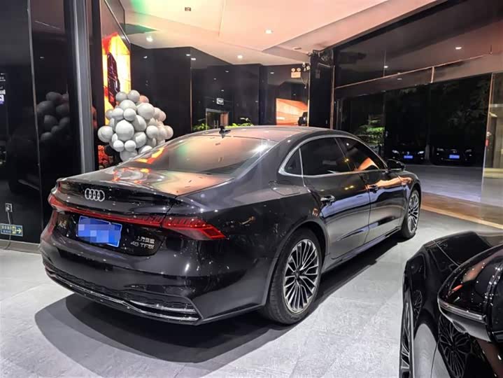 Фото 8 - Audi A7L