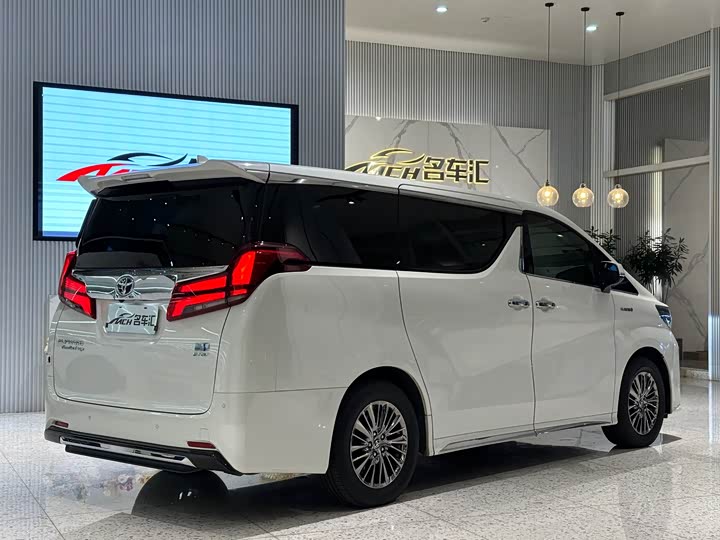 Фото 3 - Toyota Alphard