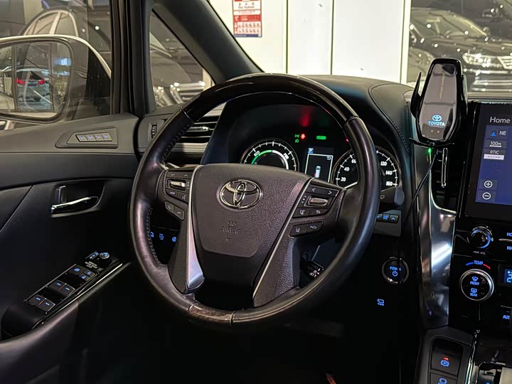 Фото 9 - Toyota Alphard