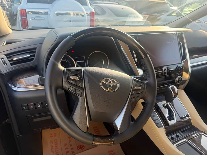 Фото 8 - Toyota Vellfire