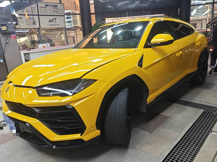 Фото 3 - Lamborghini Urus