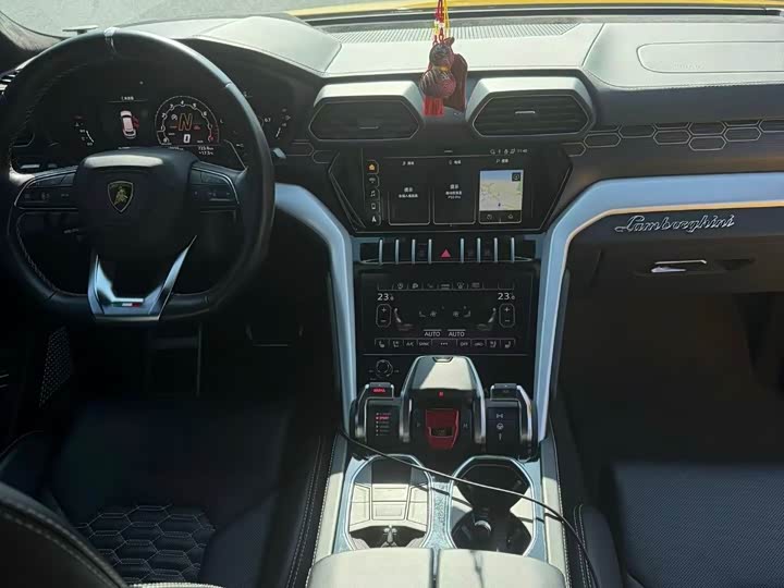 Фото 4 - Lamborghini Urus