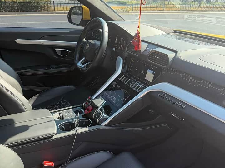 Фото 5 - Lamborghini Urus