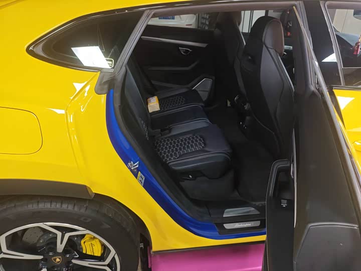 Фото 7 - Lamborghini Urus