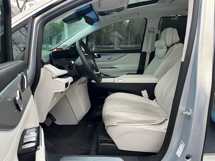 Фото 5 - Buick GL8 Hybrid