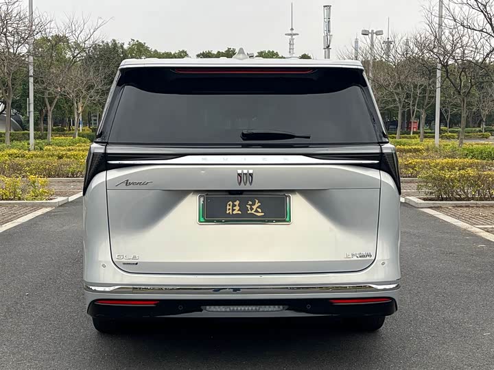 Фото 8 - Buick GL8 Hybrid