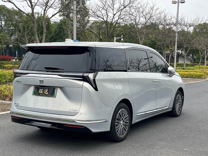 Фото 9 - Buick GL8 Hybrid