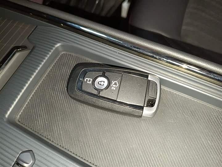 Фото 9 - Ford Mondeo