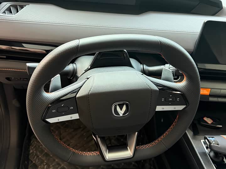 Фото 2 - Changan UNI-V