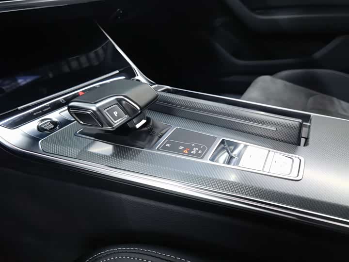 Фото 5 - Audi A6L