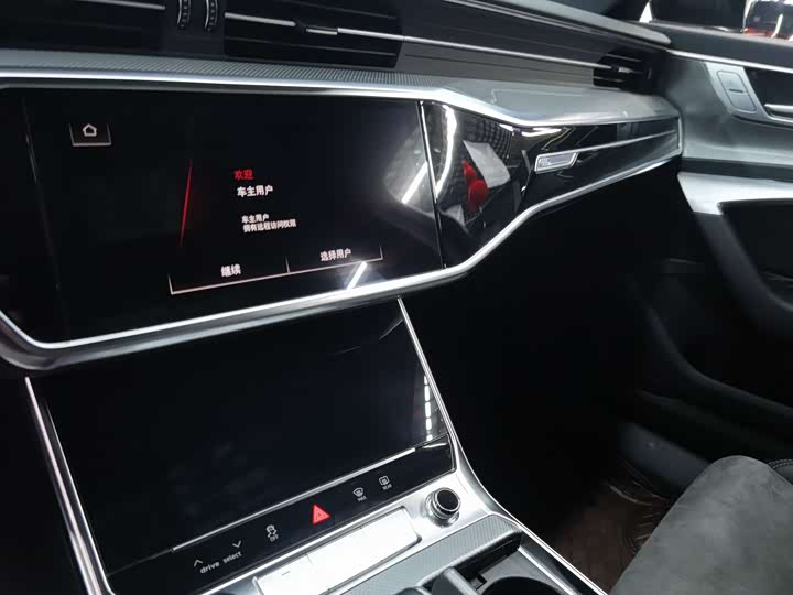 Фото 6 - Audi A6L