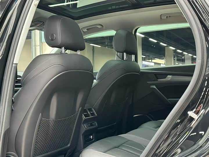 Фото 6 - Audi Q5L