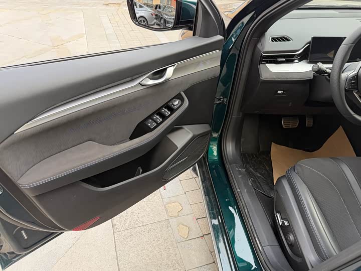 Фото 4 - Geely Preface