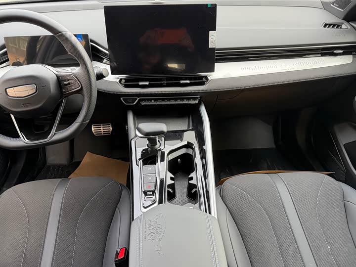 Фото 8 - Geely Preface