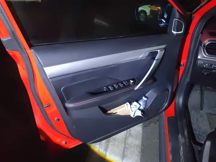 Фото 7 - Geely Coolray