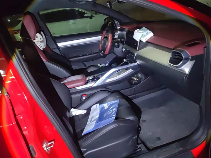 Фото 8 - Geely Coolray