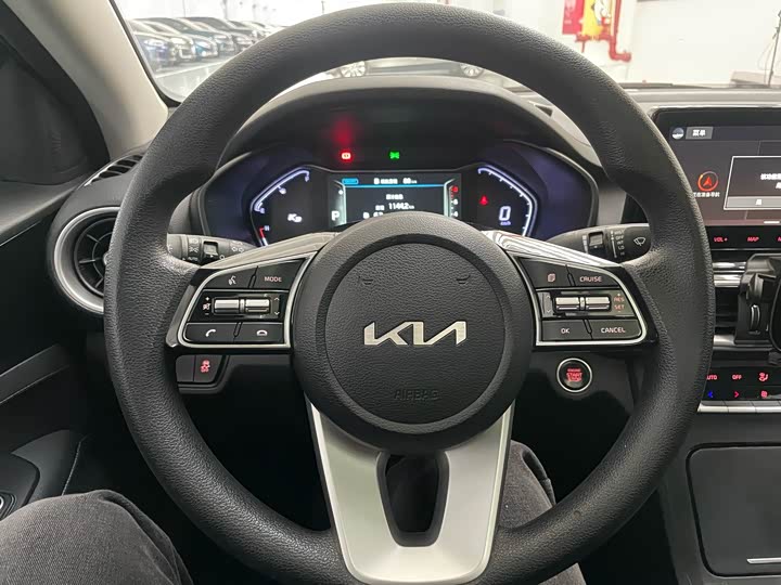Фото 8 - Kia K3