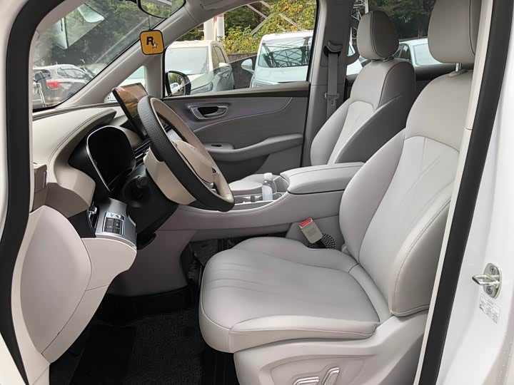 Фото 5 - Roewe iMax 8 EV