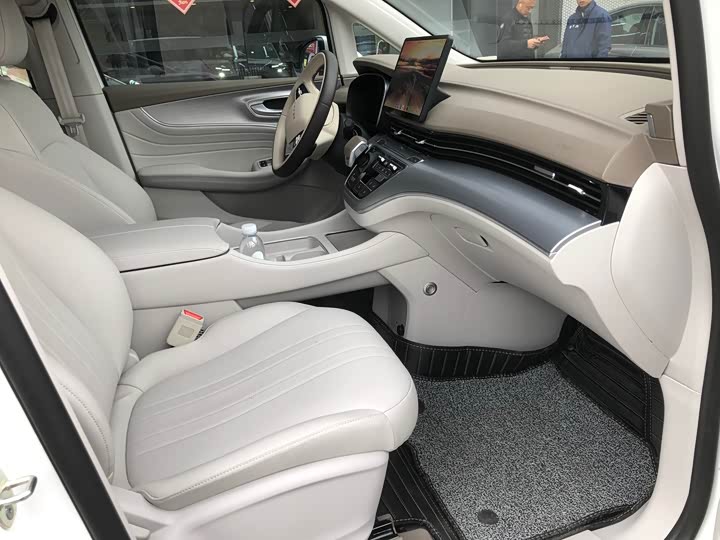 Фото 8 - Roewe iMax 8 EV