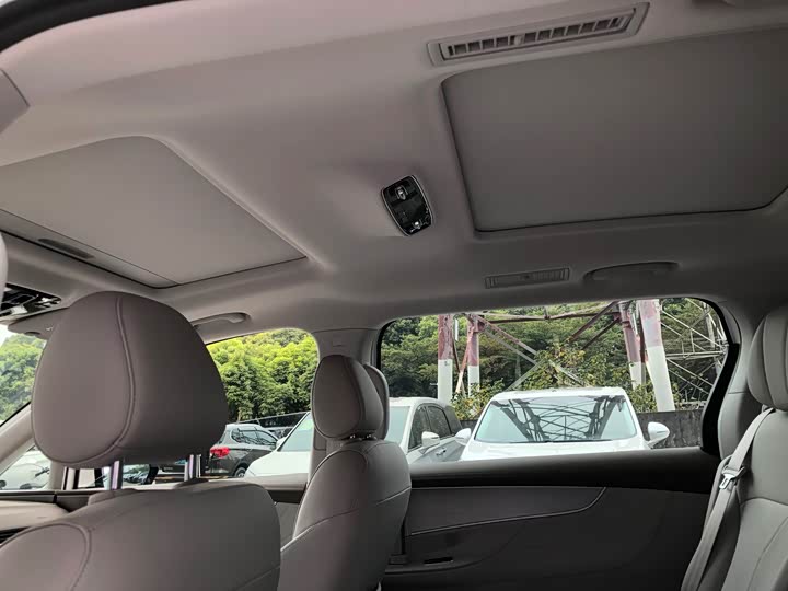 Фото 9 - Roewe iMax 8 EV