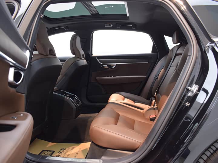 Фото 5 - Volvo S90