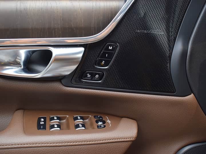 Фото 8 - Volvo S90