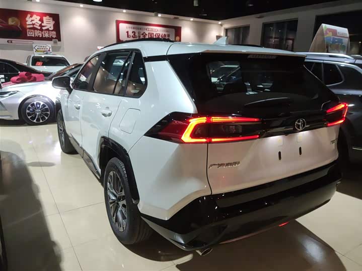 Фото 5 - Toyota Wildlander