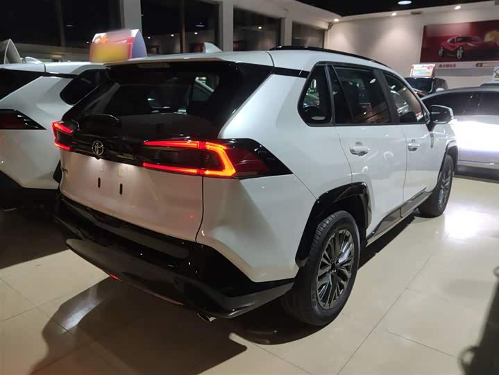 Фото 7 - Toyota Wildlander