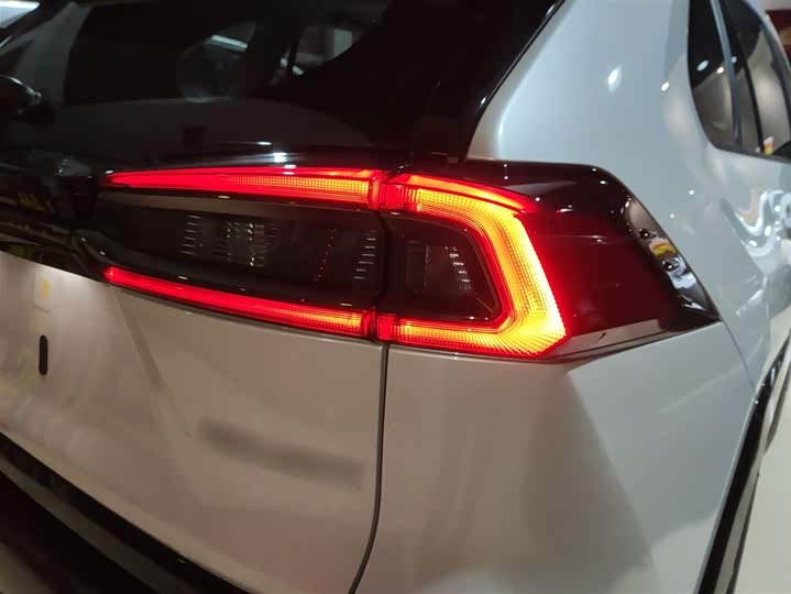 Фото 8 - Toyota Wildlander