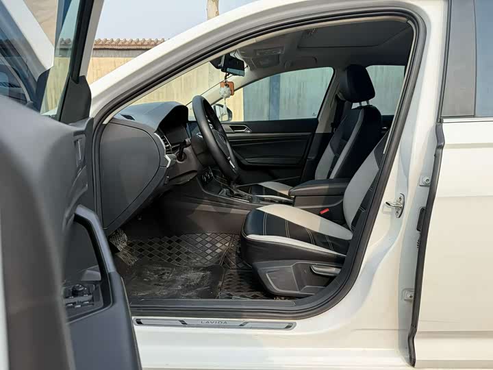 Фото 4 - Volkswagen Lavida