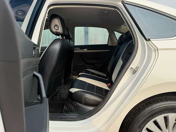 Фото 5 - Volkswagen Lavida