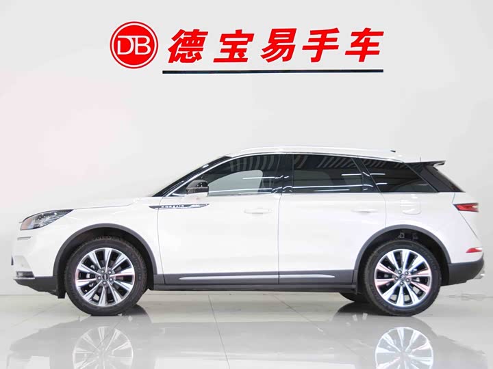 Фото 2 - Lincoln Corsair