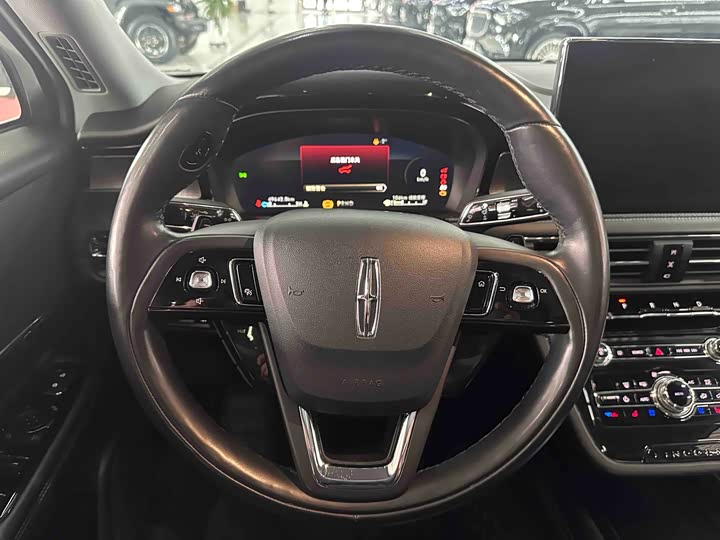 Фото 8 - Lincoln Corsair