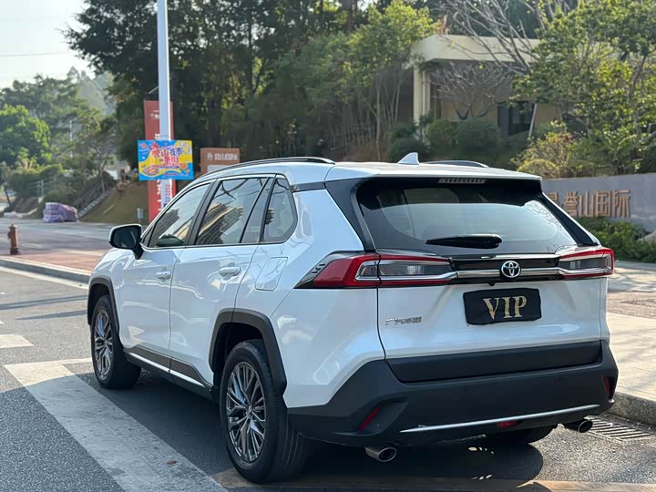 Фото 6 - Toyota Wildlander