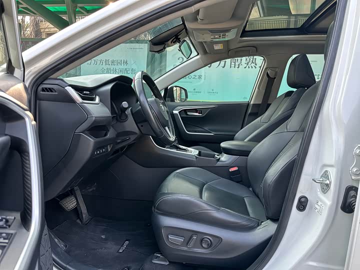 Фото 7 - Toyota Wildlander