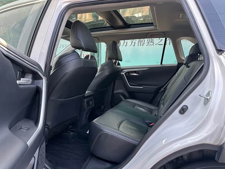 Фото 8 - Toyota Wildlander