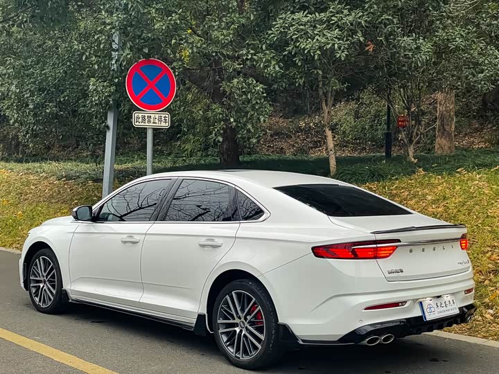 Фото 3 - Geely Preface