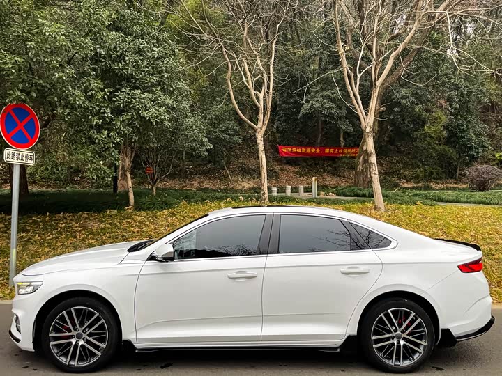 Фото 4 - Geely Preface