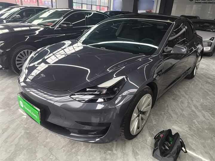 Фото 1 - Tesla Model 3