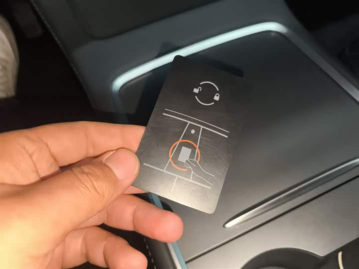 Фото 9 - Tesla Model 3