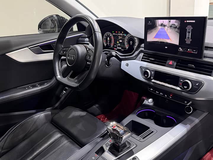 Фото 8 - Audi A4L