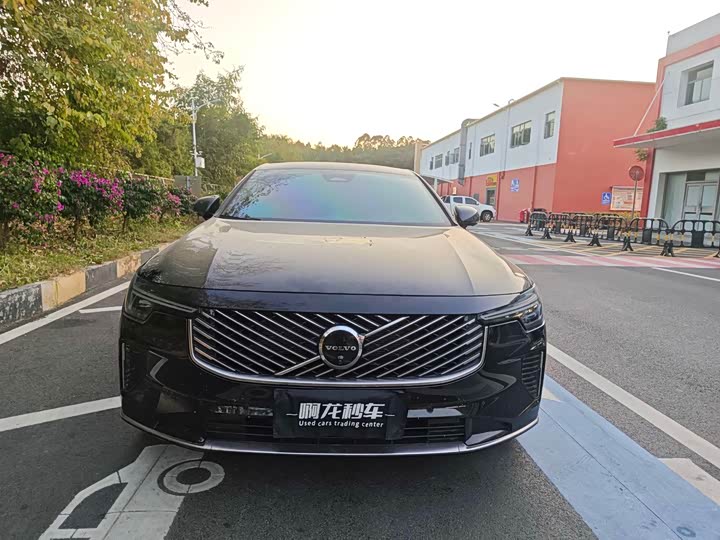 Фото 2 - Volvo S90