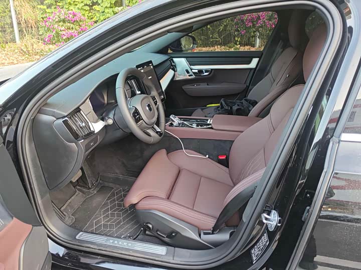 Фото 7 - Volvo S90