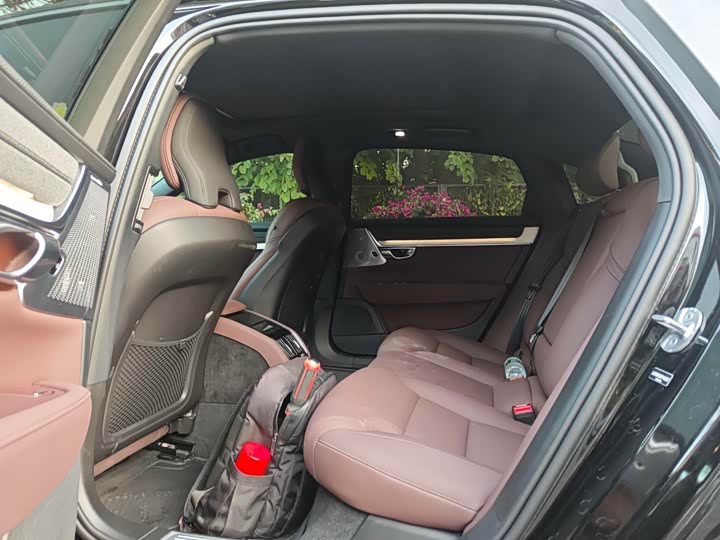 Фото 8 - Volvo S90